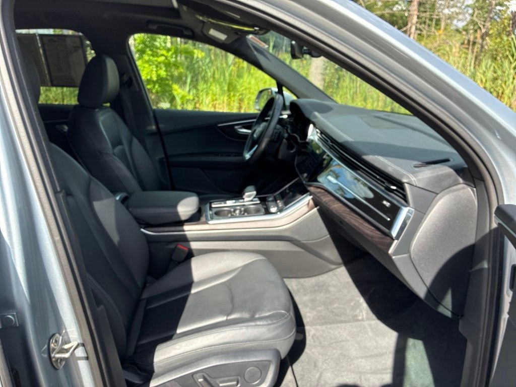 Used 2023 Audi Q7 2.0T Premium w/ Convenience Package AWD/4WD image 39