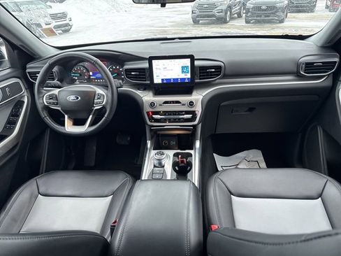 Used 2022 Ford Explorer XLT w/ Equipment Group 202A image 17