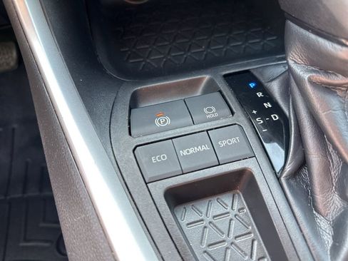 Used 2019 Toyota RAV4 XLE FWD image 23