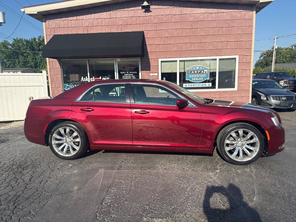 Used 2018 Chrysler 300 Touring L RWD image 6