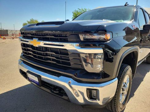 Used 2025 Chevrolet Silverado 2500 LT w/ Leather Package AWD/4WD image 14