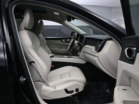 Used 2023 Volvo XC60 B5 Plus w/ Protection Package Premier image 33