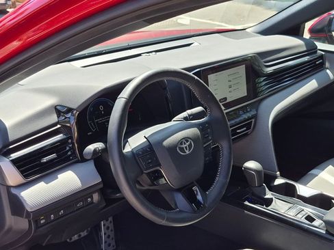 Used 2025 Toyota Camry SE w/ Convenience Package FWD image 6