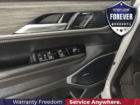 Used 2024 Jeep Wagoneer Series II w/ Flexible Seating Group RWD image 19