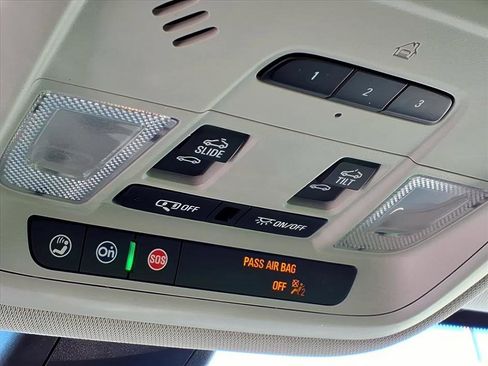 Used 2021 Chevrolet Traverse LT w/ LT Premium Package image 20