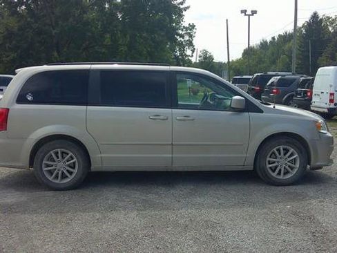 Used 2016 Dodge Grand Caravan SXT image 7