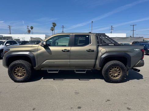 Used 2024 Toyota Tacoma TRD Off-Road w/ TRD Off Road Upgrade Package AWD/4WD image 11