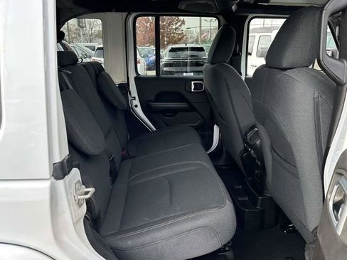 Used 2024 Jeep Wrangler Unlimited Sahara image 21