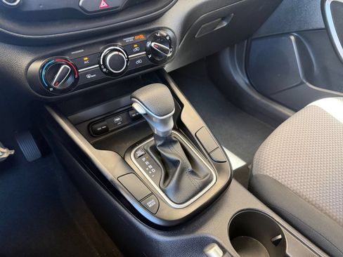 Used 2025 Kia Soul LX w/ LX Technology Package FWD image 39