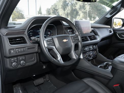 Used 2024 Chevrolet Suburban LT image 19