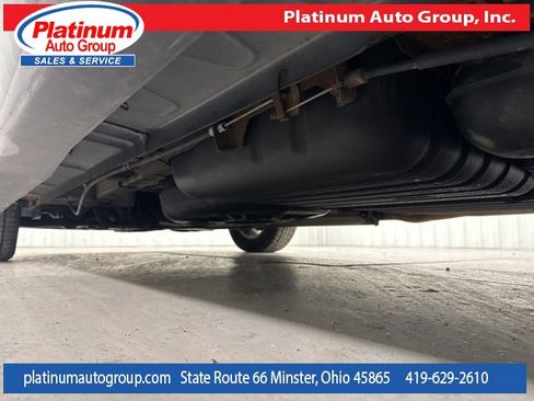 Used 2013 Chrysler Town & Country Touring image 9