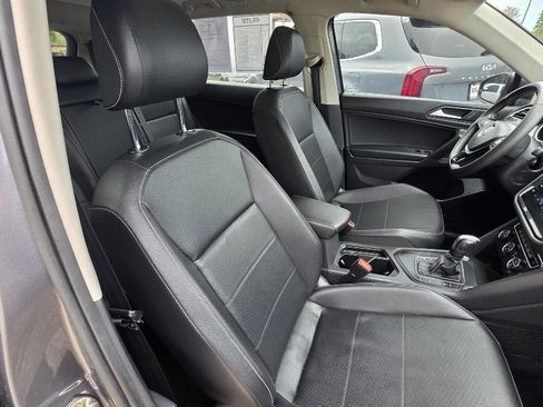 Used 2021 Volkswagen Tiguan SE FWD image 26