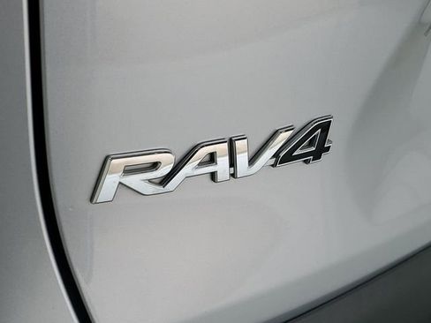 Used 2022 Toyota RAV4 XLE image 8