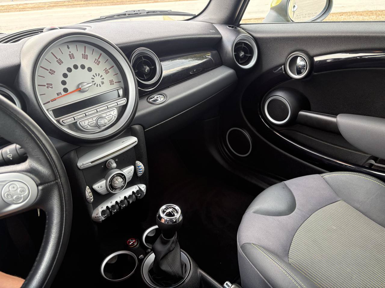 Used 2009 MINI Cooper Convertible FWD image 46