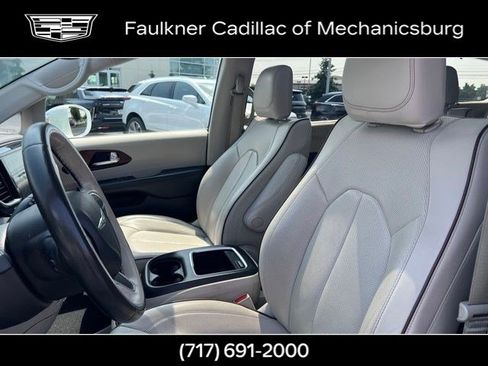 Used 2020 Chrysler Pacifica Limited w/ Advanced Safetytec Group FWD image 29