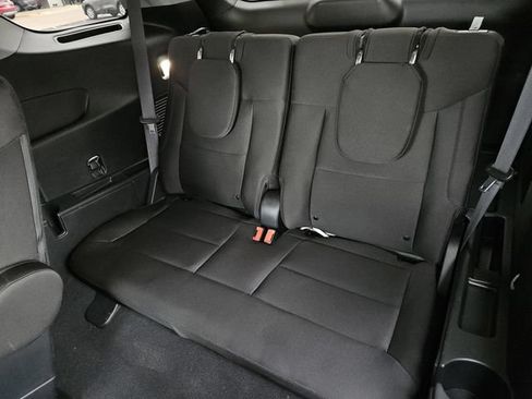 Used 2024 Ford Explorer XLT RWD image 33