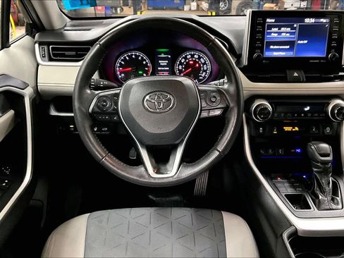 Used 2020 Toyota RAV4 XLE w/ Convenience Package image 6