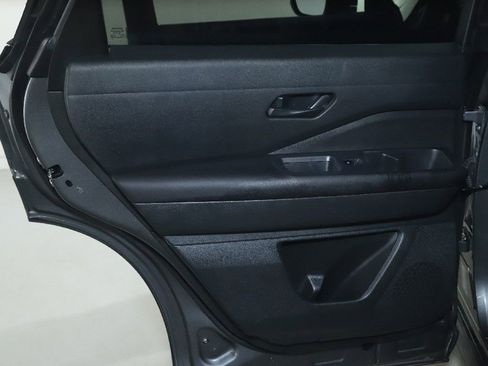 Used 2025 Nissan Pathfinder SV FWD image 13