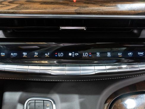 Used 2021 Cadillac Escalade Sport Platinum AWD/4WD image 23
