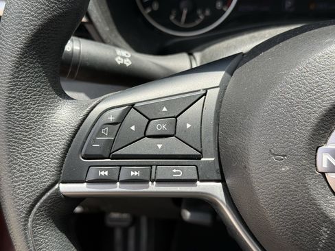 Used 2025 Nissan Altima 2.5 SV FWD image 17