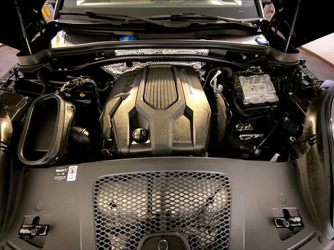 Used 2025 Porsche Macan image 32