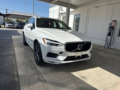 Used 2020 Volvo XC60 T5 Momentum w/ Protection Package Premier AWD/4WD image 3