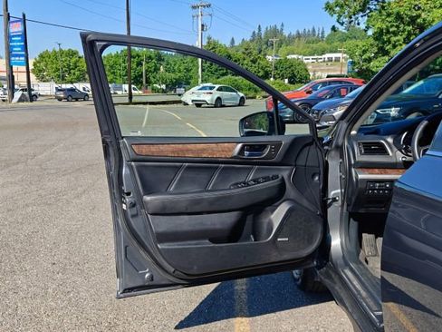 Used 2018 Subaru Outback 2.5i Limited AWD/4WD image 11
