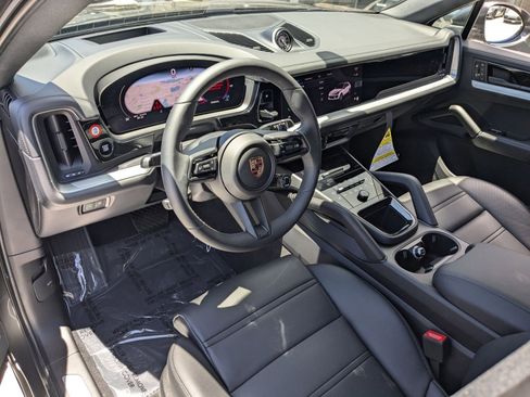 New 2025 Porsche Cayenne Coupe image 4