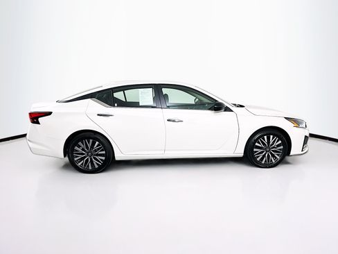 Used 2025 Nissan Altima 2.5 SV FWD image 10