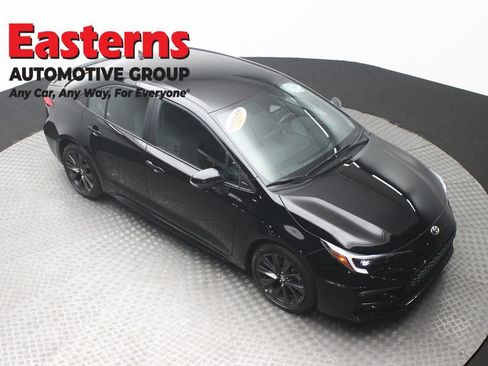 Used 2025 Toyota Corolla SE image 3