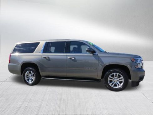 Used 2019 Chevrolet Suburban LT image 2