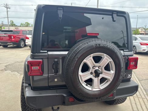 Used 2018 Jeep Wrangler Unlimited Sport S AWD/4WD image 6