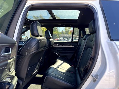 Certified 2023 Jeep Grand Cherokee Overland image 10