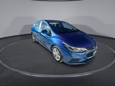 Used 2018 Chevrolet Cruze LT w/ Convenience Package image 1