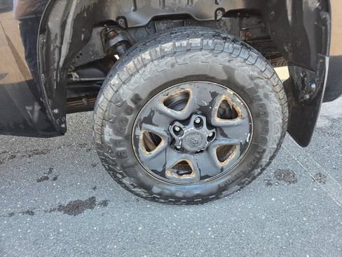 Used 2016 Toyota Tundra SR5 w/ SR5 Upgrade Package AWD/4WD image 26