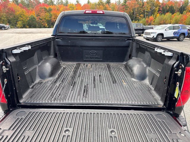 Used 2016 Toyota Tundra SR5 w/ TRD Off Road Package AWD/4WD image 5