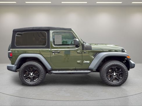 Used 2020 Jeep Wrangler Sport AWD/4WD image 5