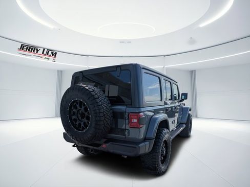 Used 2020 Jeep Wrangler Unlimited Sahara image 3