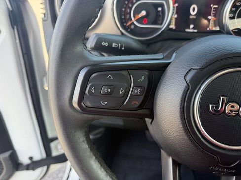 Used 2023 Jeep Gladiator Sport image 17