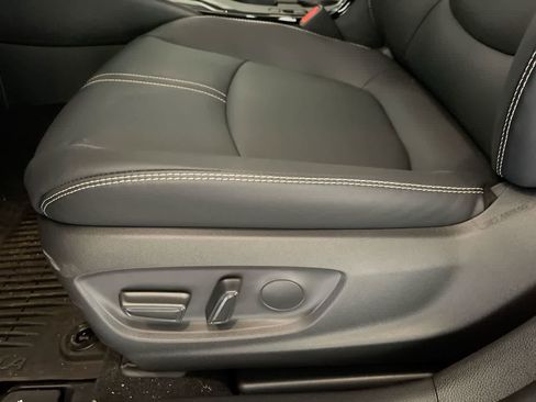 Used 2025 Toyota Corolla XLE image 12