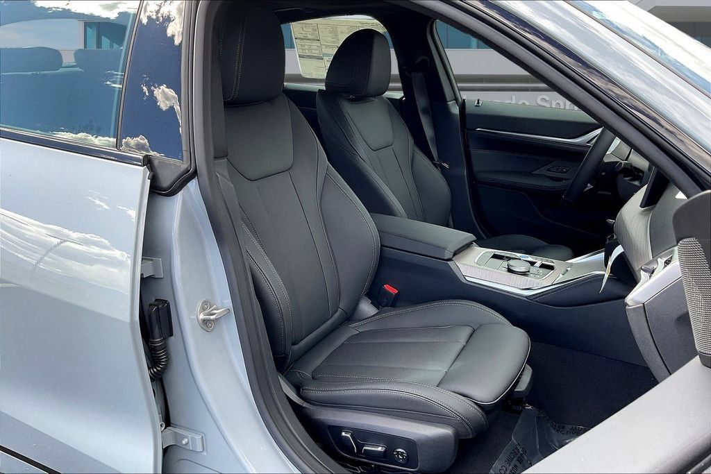 Used 2026 BMW i4 xDrive40i w/ M Sport Package AWD/4WD image 28