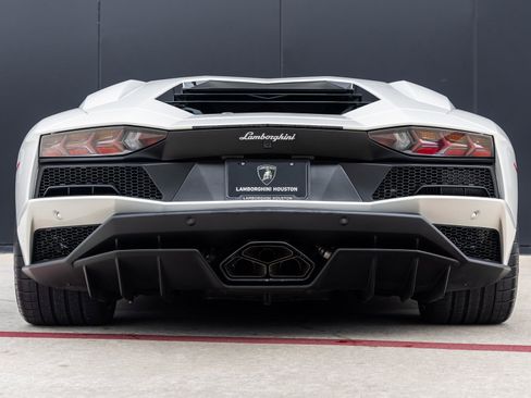 Used 2018 Lamborghini Aventador S image 8