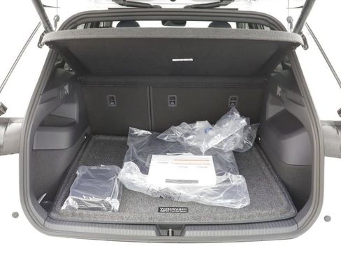 New 2026 Volkswagen Tiguan SEL R-Line AWD/4WD image 19
