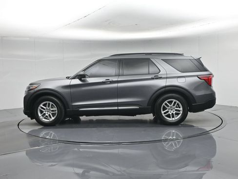 Certified 2025 Ford Explorer Active RWD image 30