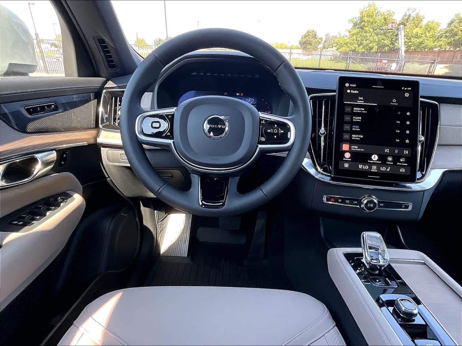 New 2026 Volvo XC90 T8 Plus w/ Protection Package Premier AWD/4WD image 15