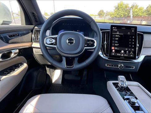 New 2026 Volvo XC90 T8 Plus w/ Protection Package Premier AWD/4WD image 15