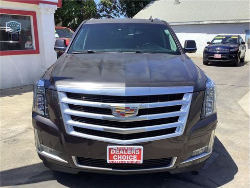 Used 2016 Cadillac Escalade Luxury RWD image 2