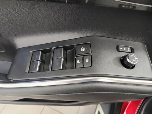 Used 2023 Toyota Highlander Platinum image 10