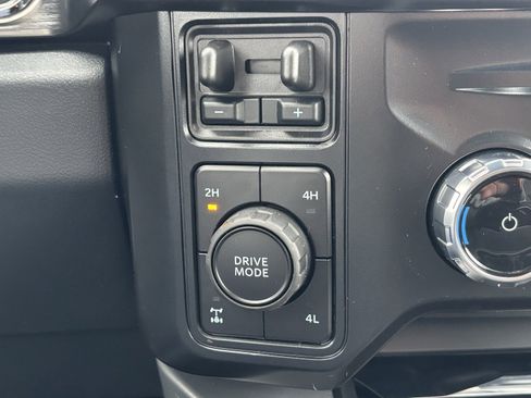 New 2026 Ford F250 Lariat w/ Black Appearance Package image 4