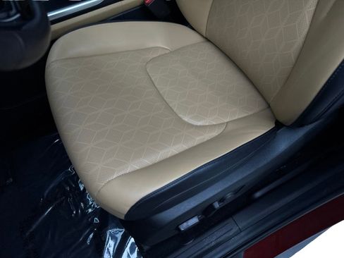 Used 2024 Kia Carnival LX FWD image 28